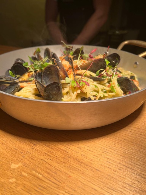 Linguine with mussels and prawns